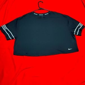 Gently used nike pro crop top 1x.MUST BE INCLUDED IN BUNDLE TO PURCHASE.